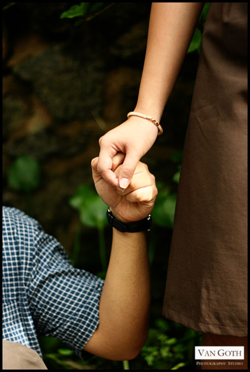 holding_hands_by_emsvangoth.jpg