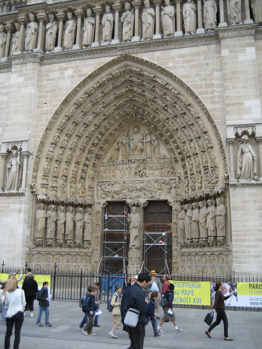 Notre_Dame_front_doors_2_by_CAStock.jpg